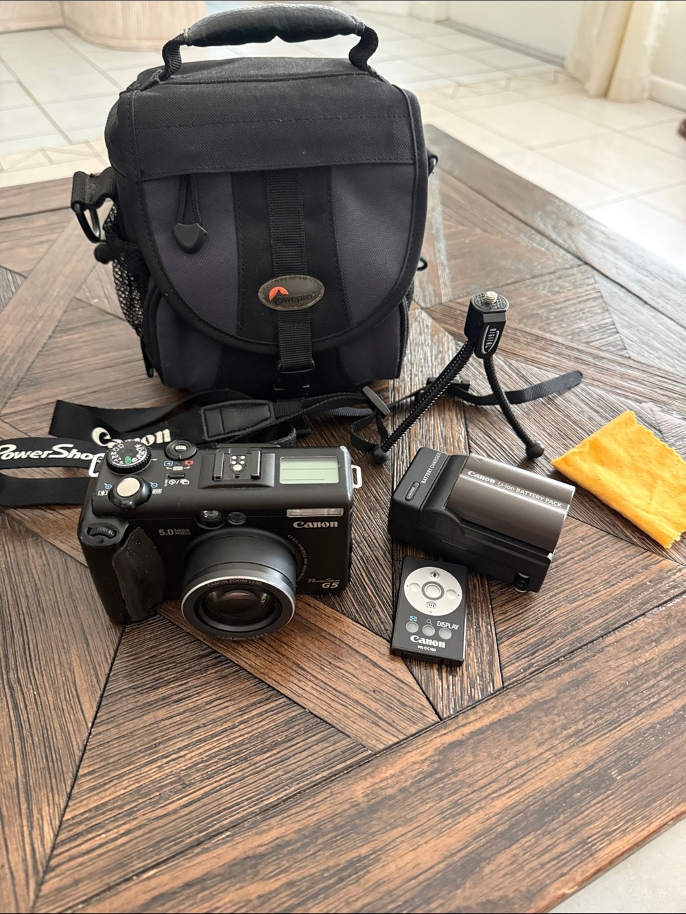 Canon PowerShot G5 5MP Vintage Digital Camera 4x Optical Zoom Bundle